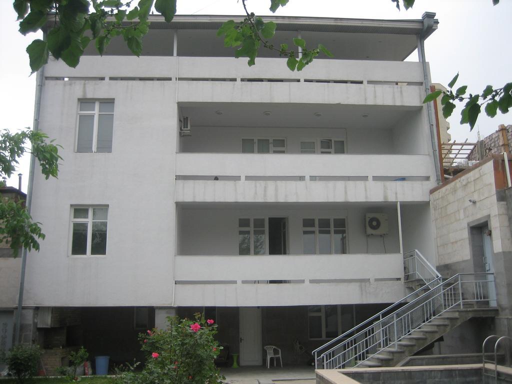 Villa Rosa เยเรวาน ภายนอก รูปภาพ